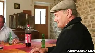 לילי סרטים ארוטים לצפיה ישירה ג'ורדן ברונטית עם ישבן גדול נותנת מציצה ומקבלת עומס - 2022-03-17 00:16:50