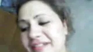 בחורה צעירה למדי צפייה ישירה בסרטי סקס נדפקת בתפקידים שונים - 2022-03-13 00:19:32